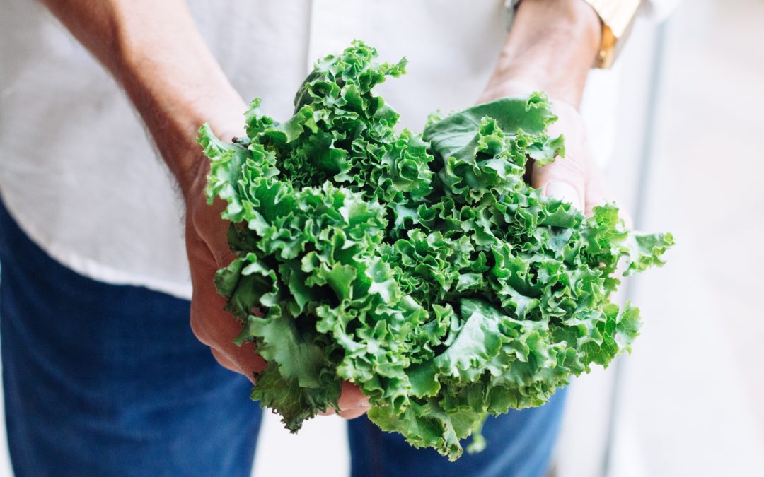 ¿Sabías que comer verdura cruda de hoja verde mejora la gingivitis?
