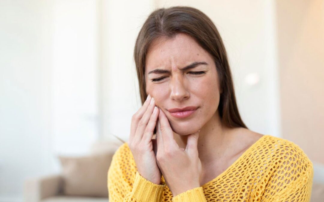 5 Señales de que necesitas visitar al dentista de urgencia este verano